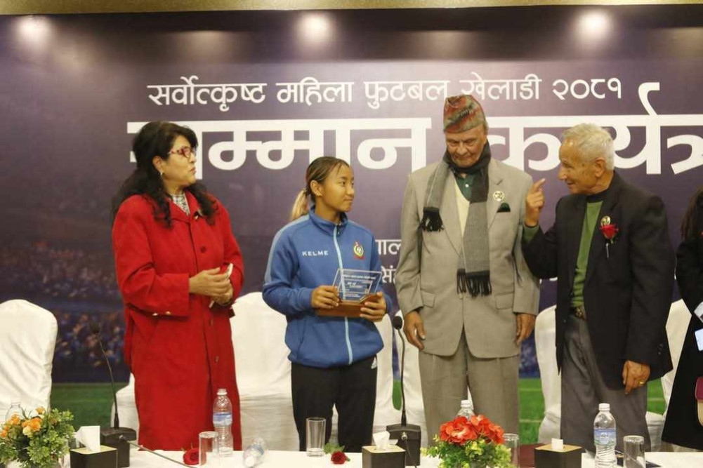 Best player award with one lakh to Preeti