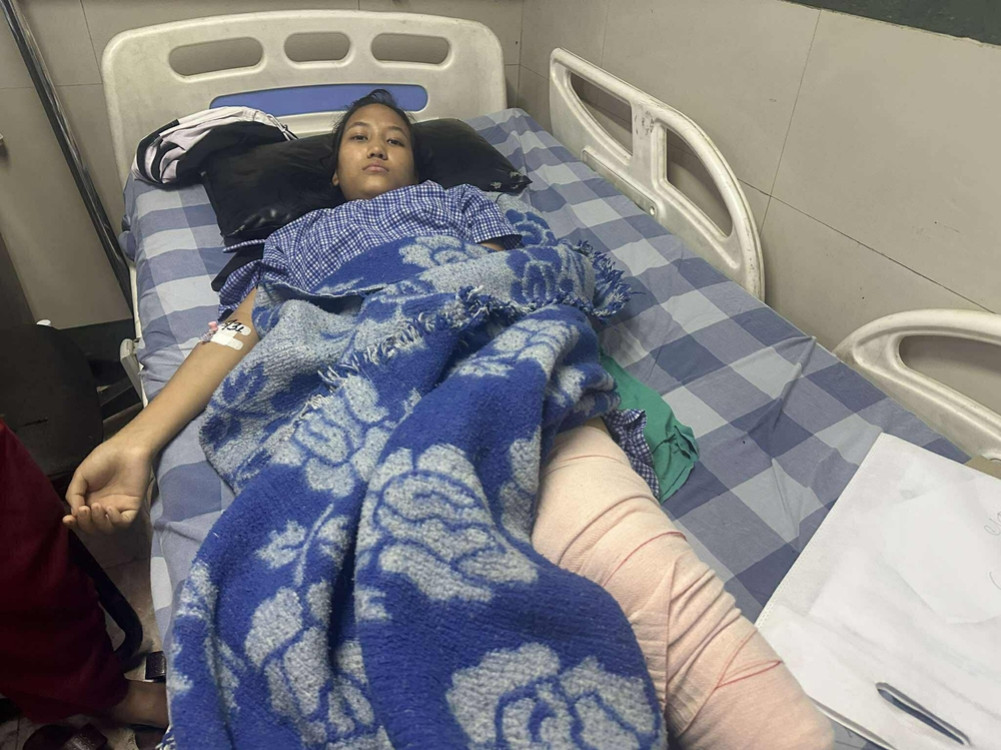 14-year-old girl with bullet wounds in her leg, problem with free treatment