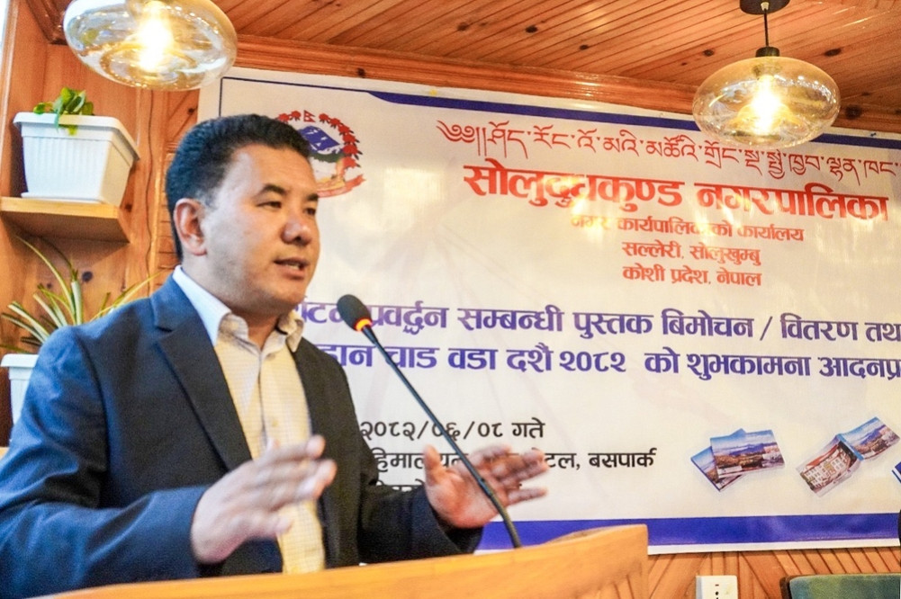 Bharatabandhu Thapa's 'Destination Solududhakund' photo book released