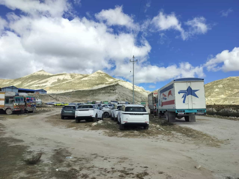 Prepared goods and electric vehicles entering through Korla crossing