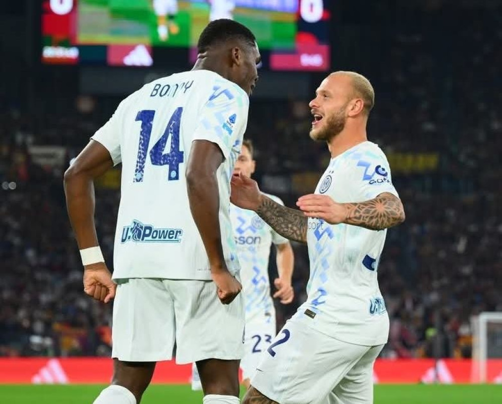 Inter overtake Napoli to top