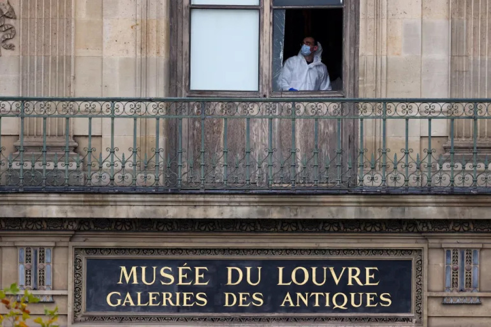 Louvre Heist: Napoleonic jewels disappear in four minutes, movie-style
