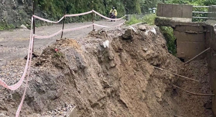 Non-essential vehicles are closed on Ambukhareni-Mughlin section