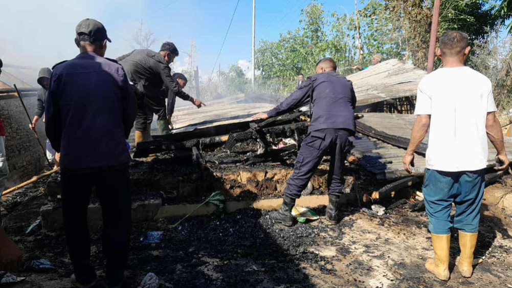 House and kitchen burned down in fire