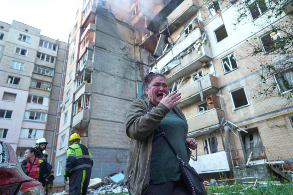 Russia's largest attack in Kiev so far, two dead, damage to government buildings
