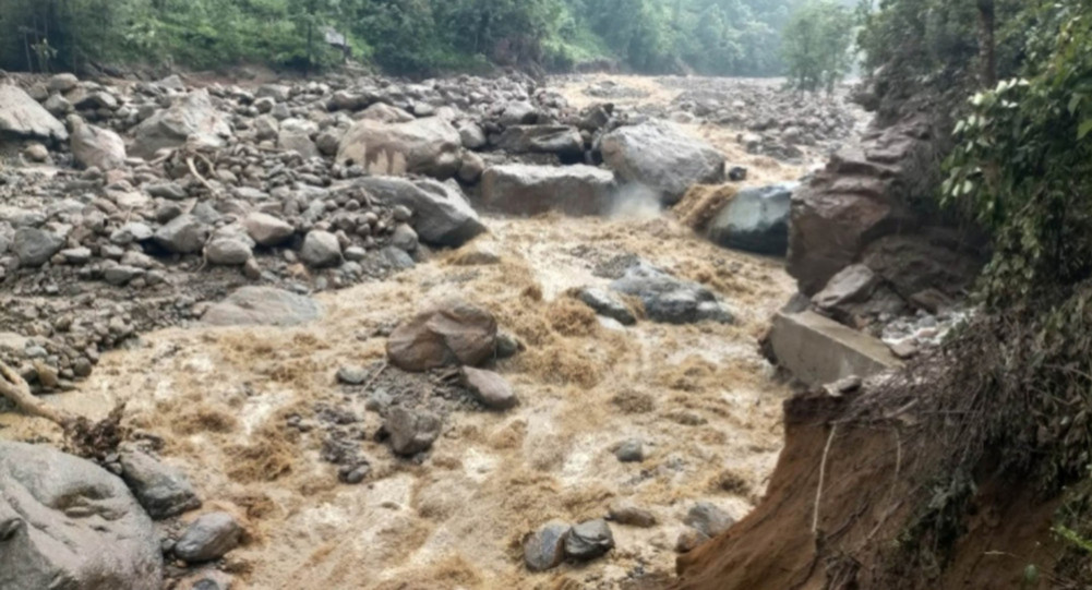 Sankhuwasabha administration also said - 'Avoid disaster, don't leave without urgent work till 20th'