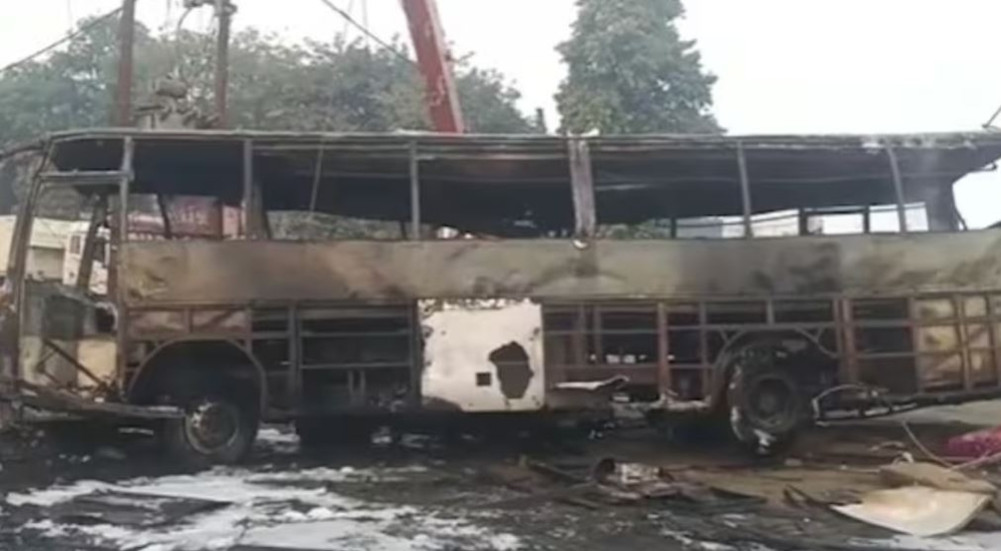 Bus en route from Sunauli to Delhi hits truck, catches fire, 21 Nepalis injured