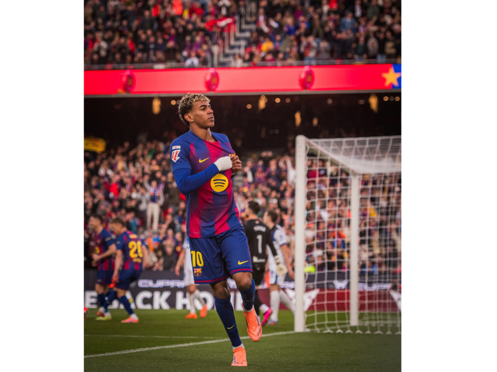 Barcelona and Atletico win