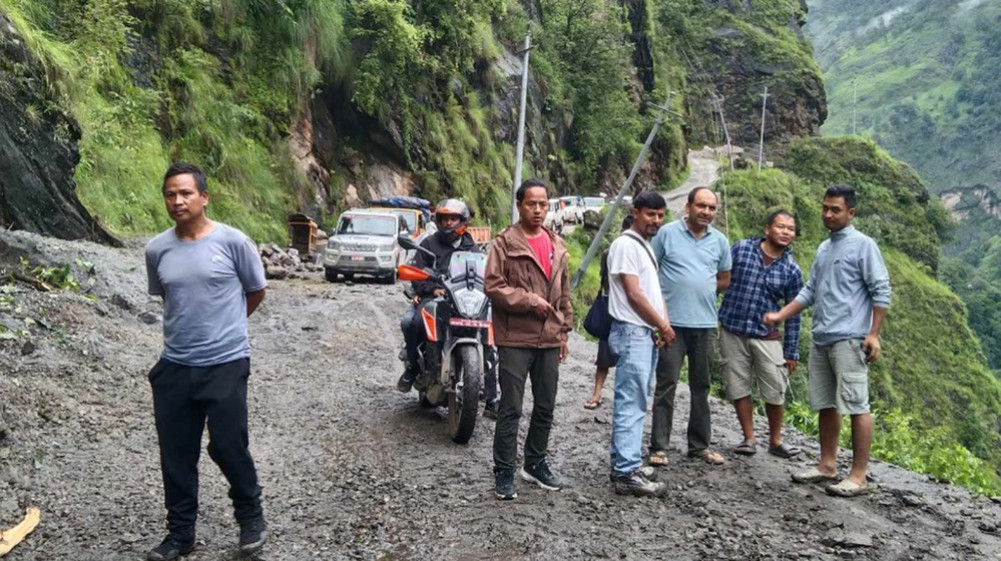 The Bensihar-Chame road, which was closed due to landslides, was opened