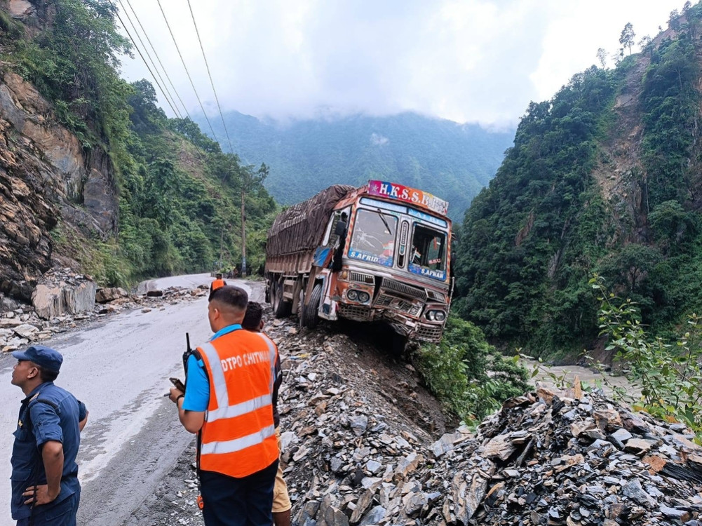 Stone fell on Indian truck in Tuin Khola, driver injured