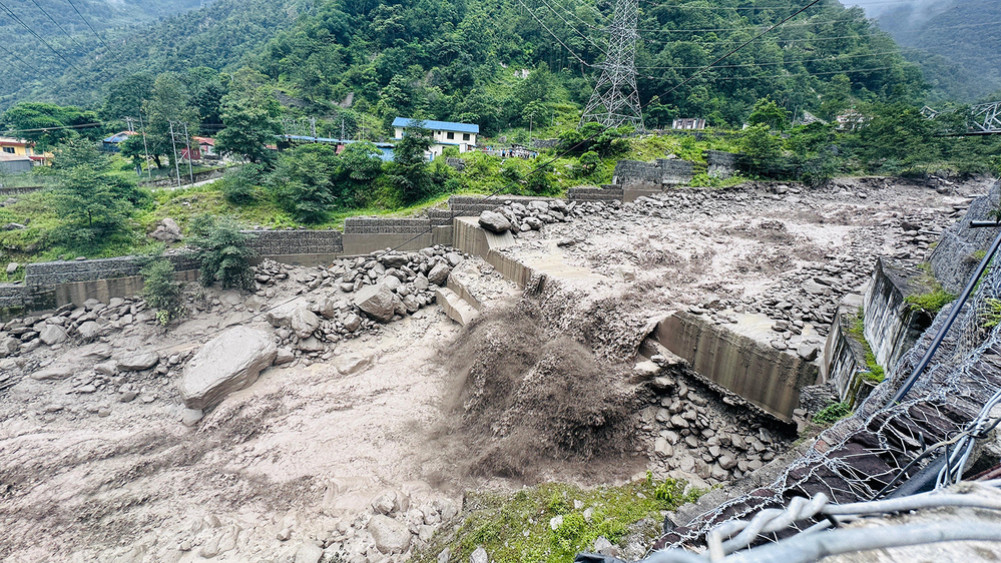 Flooding in Vigu's Gongar River, Administration urges residents to be vigilant