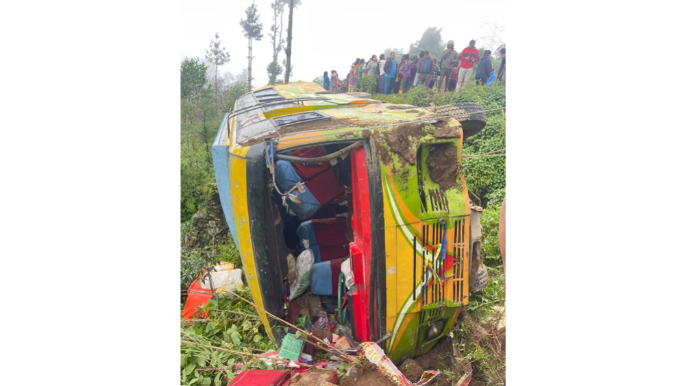 14 injured in bus accident