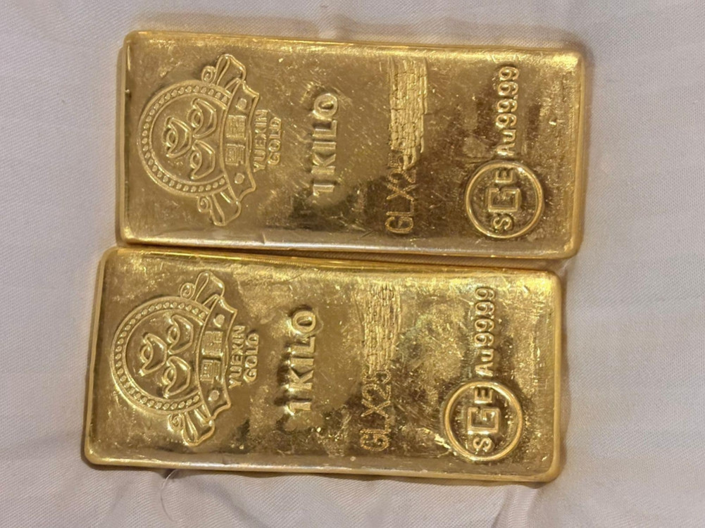 A Chinese citizen was arrested with 2 kg of gold and cash from a hotel in Thamel