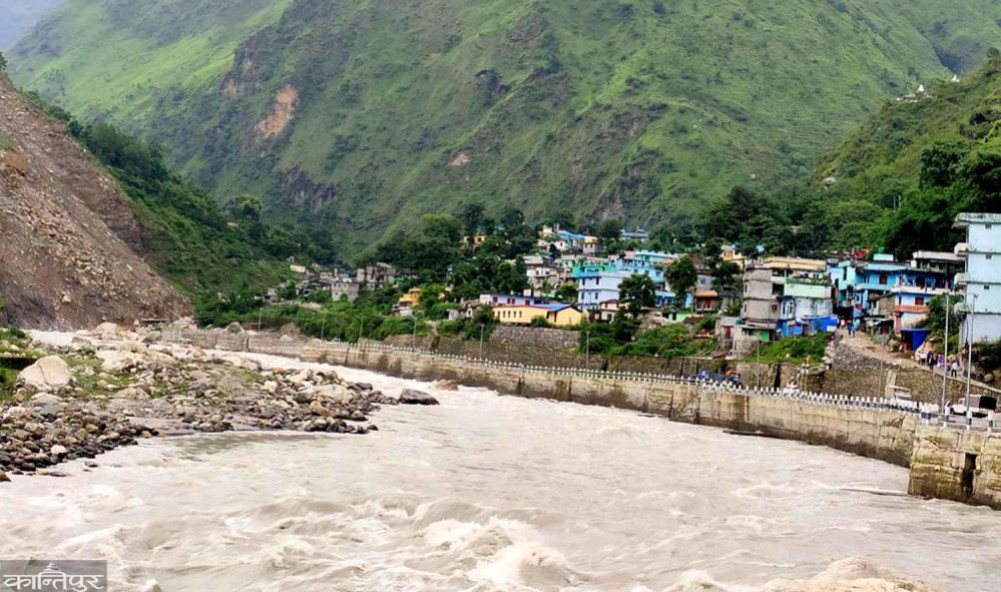 The opening of the Dhauliganga dam increased the flow of the Mahakali river