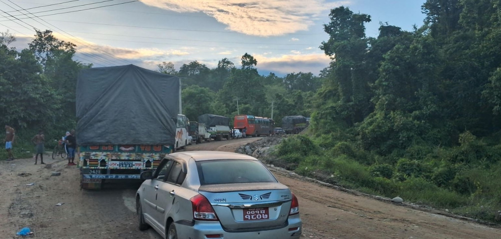 One-way traffic operation in Daunne when the vehicle gets stuck in Paishati turn