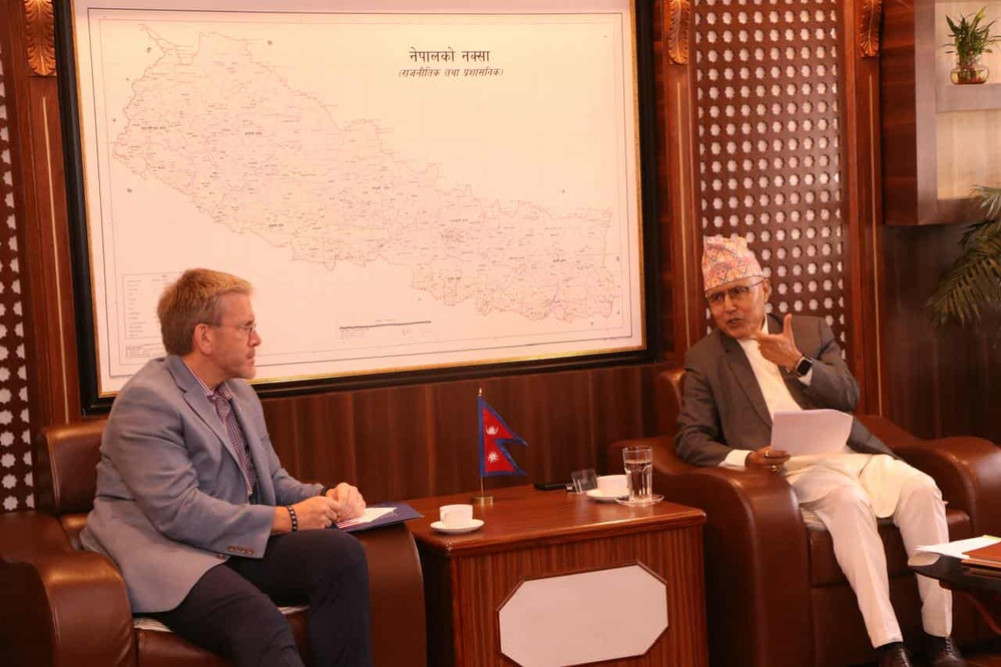 US Ambassador Thompson asked for more commitment from the government to complete the MMC project on time