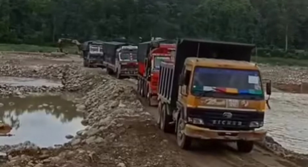 One way traffic operation at Dumkiwas Diversion