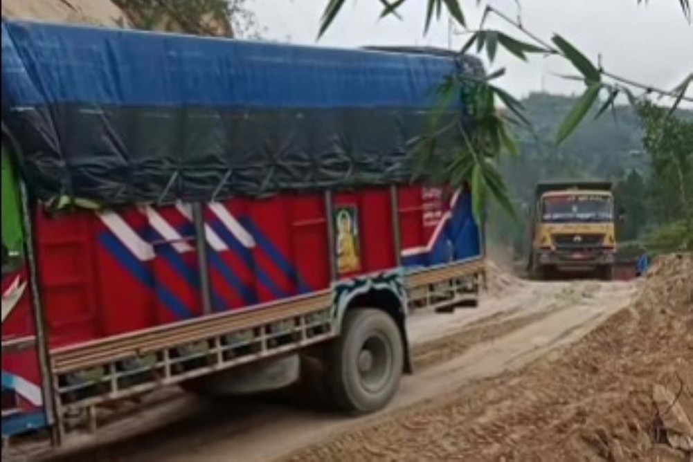 Traffic in Rapti highway after clearing the landslide
