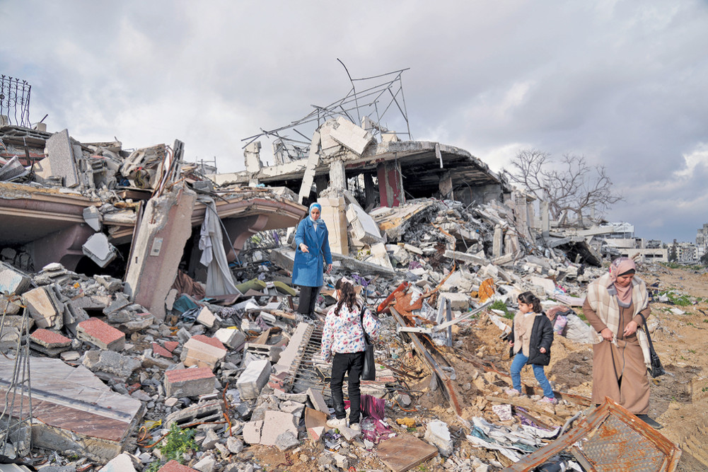 Tensions again in Gaza, Israel freezes humanitarian aid