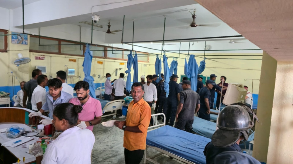 Thirteen people were injured in a clash between prisoners in Siraha prison