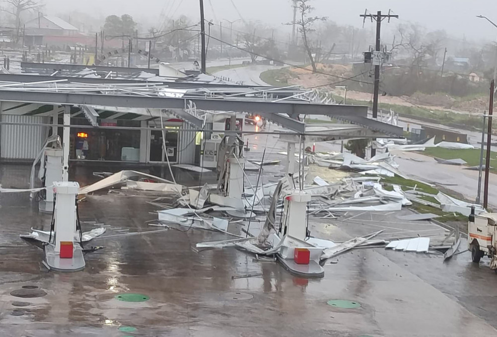 Hurricane Melissa moves towards Cuba, causing major damage in Jamaica