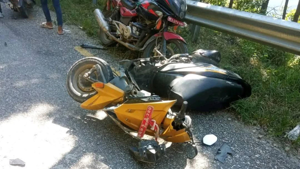 4 injured in scooter and motorcycle collision