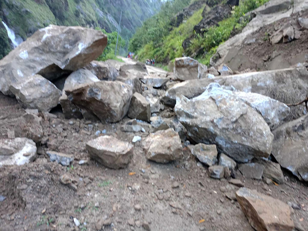 Five main highways blocked after rain, three highways in one-way operation