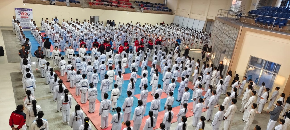 Karate training for 800 people in one place