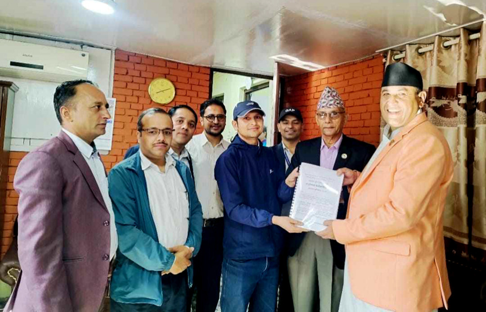 The employees submitted their signatures with various demands