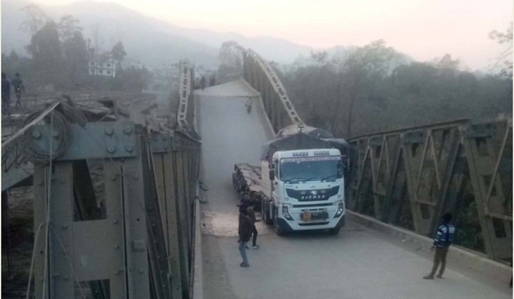 Loads of overloads on old bridges