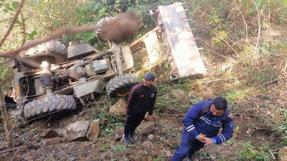One person died when the loader overturned