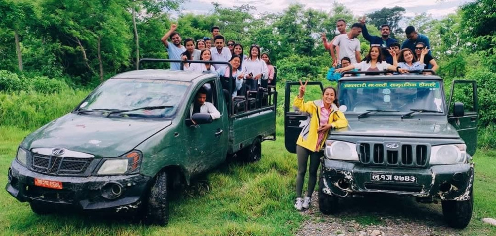 Jeep Safari open in Chitwan Park