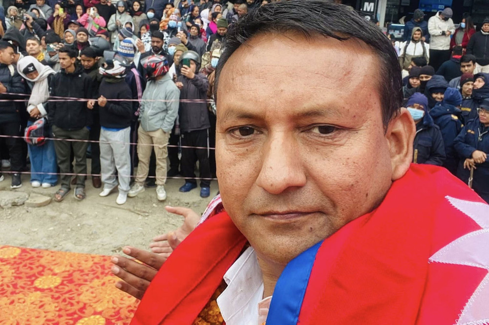 Why did Hark Sampang suspend Vice President Pariyar?