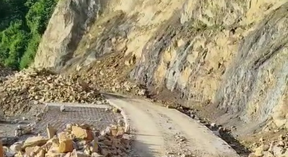 The Kalimati-Damdwali road, which has been blocked for a month and a half, is still not open