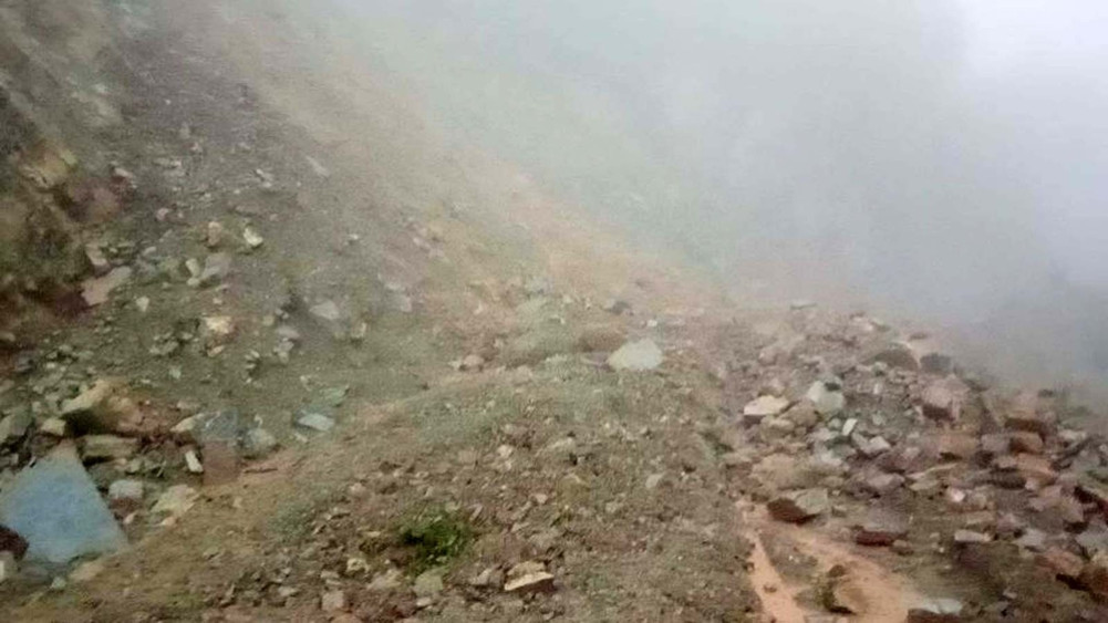 Landslide blocked Rapti Highway