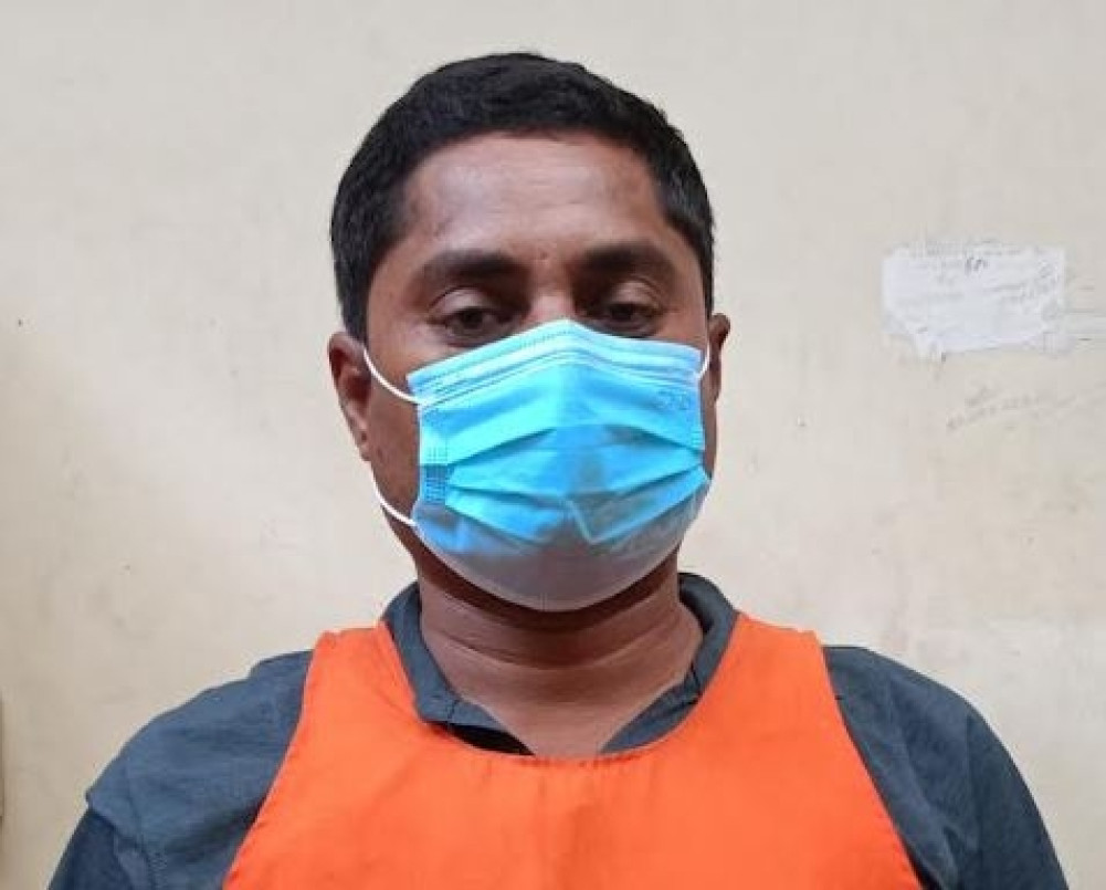 Arrested for defrauding money by saying that he will be released from police custody