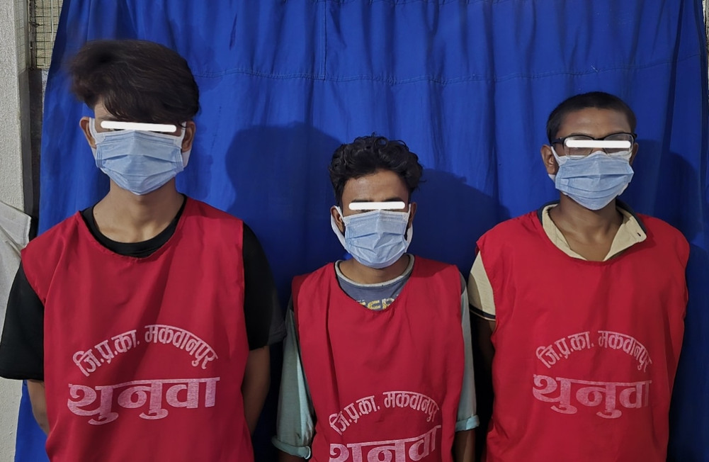 Three youths were arrested on the charge of stealing goods from the cement industry