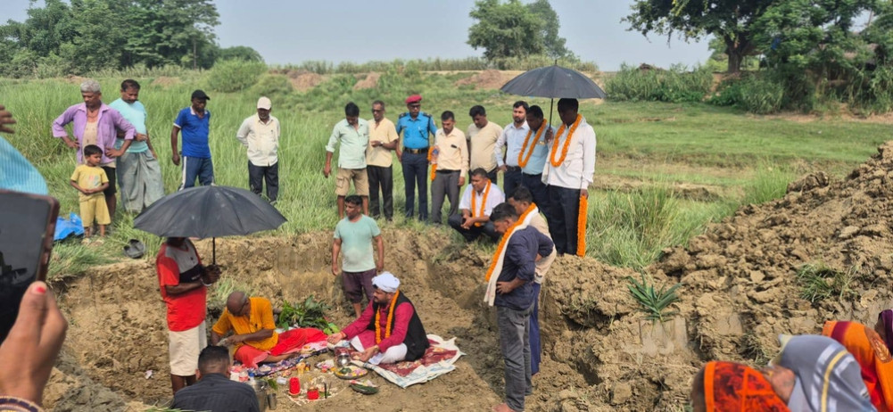 Construction of concrete bridge over Pachpheda river connecting Pratappur and Sarawal started