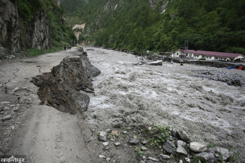 The Syafrubensi-Rasuwagadhi road was closed again due to Bhotekoshi flood