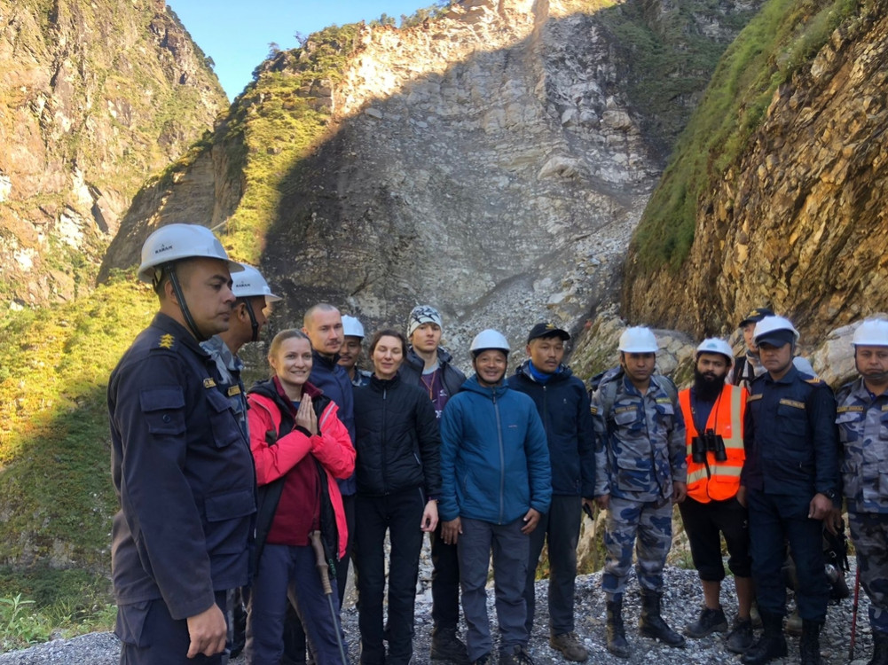 Rescue of 4 foreign tourists stranded in the landslide