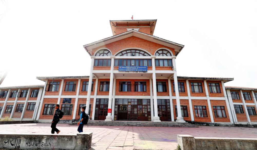 University: A factory of knowledge or certificates?
