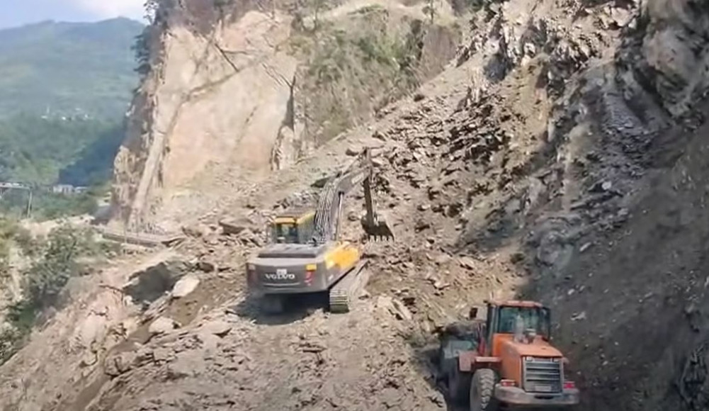 Landslides in places in the mouth of Dasain, journey in tragedy