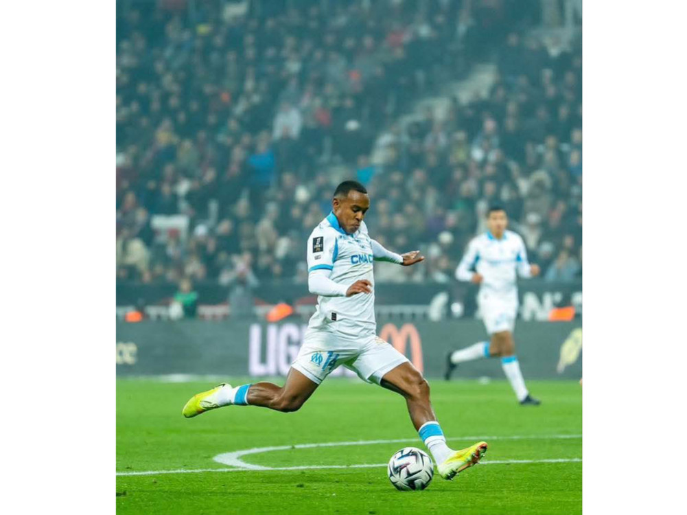 Marseille beat Nice to go top