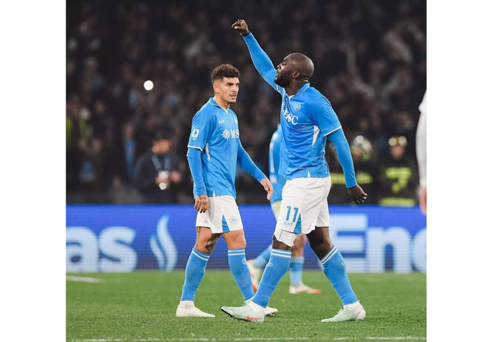 Napoli end Juventus' unbeaten run
