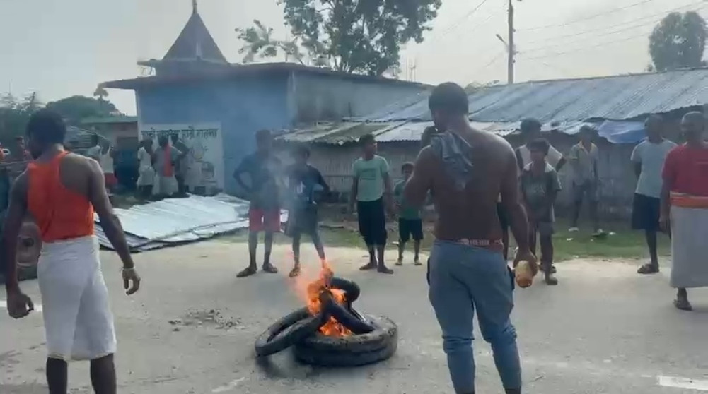 Repeated accidents in the pit dug by the Ward President in Dumri, local agitation