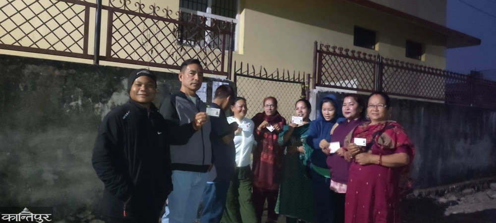 Voters reached the polling station in Mirmire itself.