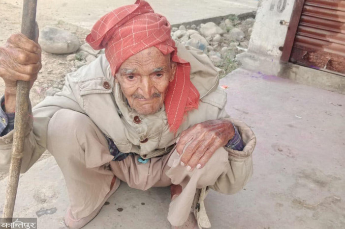 106-year-old man casts his vote