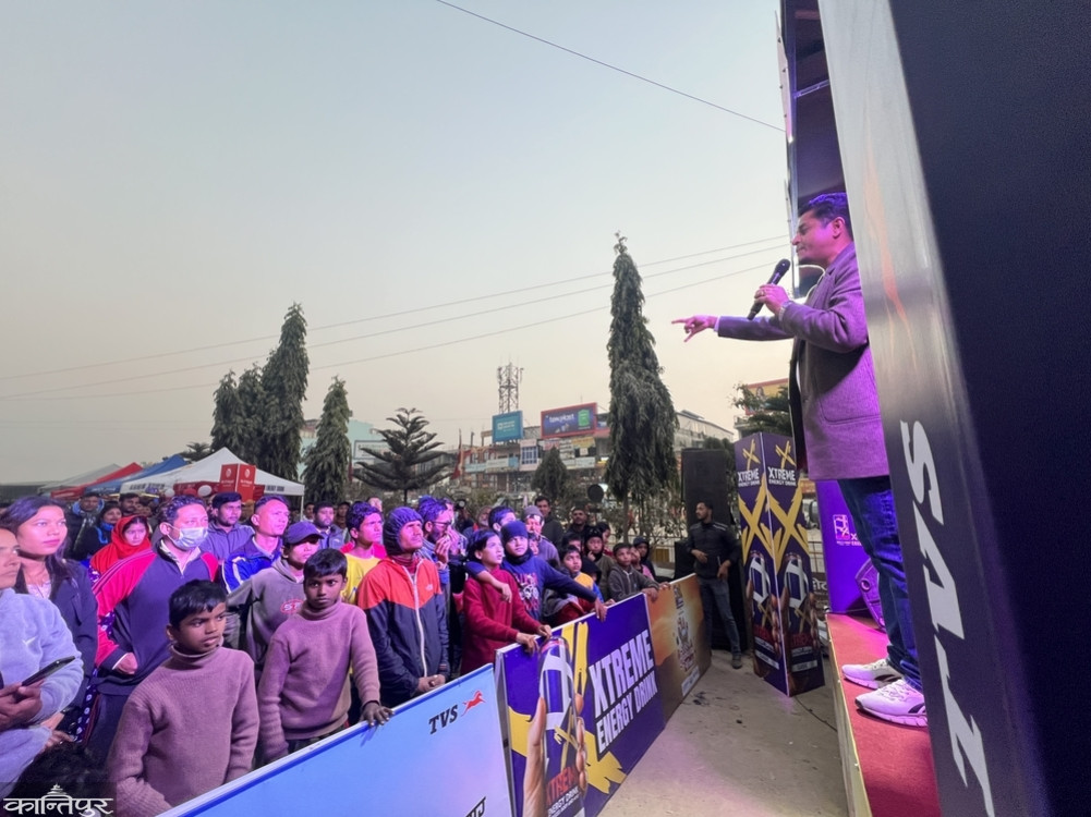 Bardibas warmed up with the patience and support of the audience in 'Radio on Wheels'