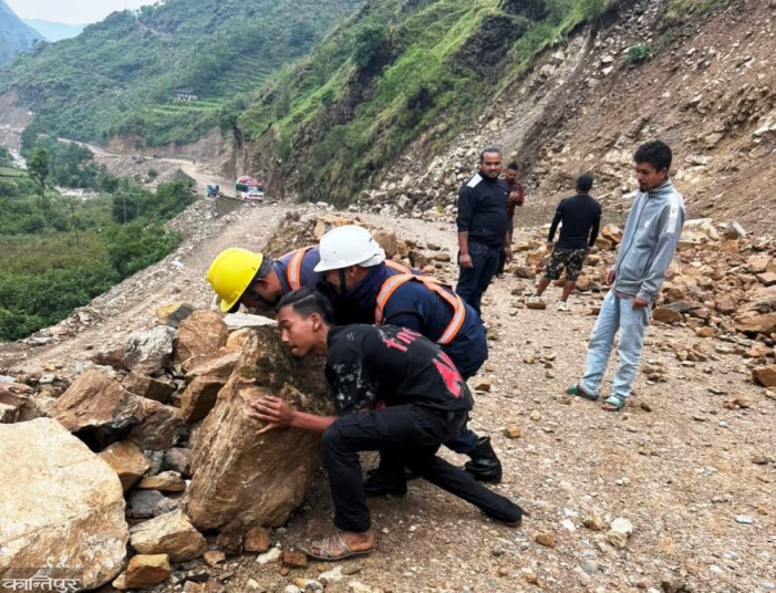 Martyrs Highway, blocked by landslide for two days, resumes operations