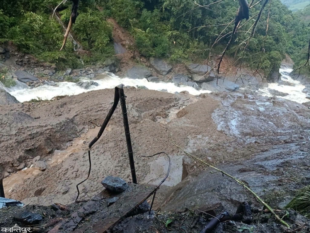 One person missing, four trapped in a cliff in Dolakha after being swept away by floods